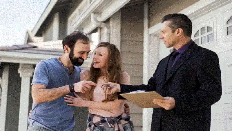 Selling Your Home with Estate Agents in Stratford: What to Expect