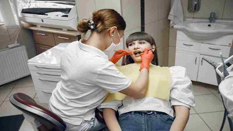 What Parents Should Look for When Choosing an Orthodontist for Their Teen